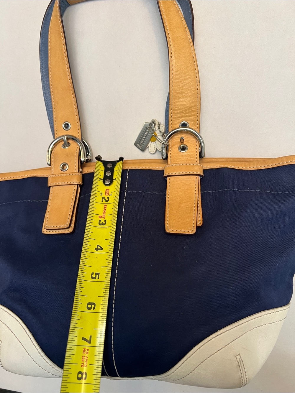 VINTAGE Y2K SOHO COACH DAISY CHARM SHOULDER BAG NAVY CANVAS WHITE LEATHER PREPPY - Picture 14 of 15